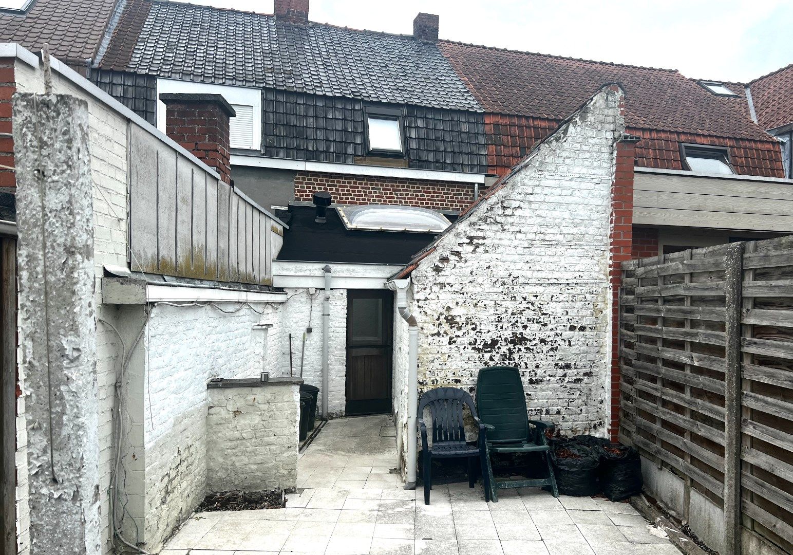 Centraal gelegen rijwoning met tuin in Harelbeke foto 13