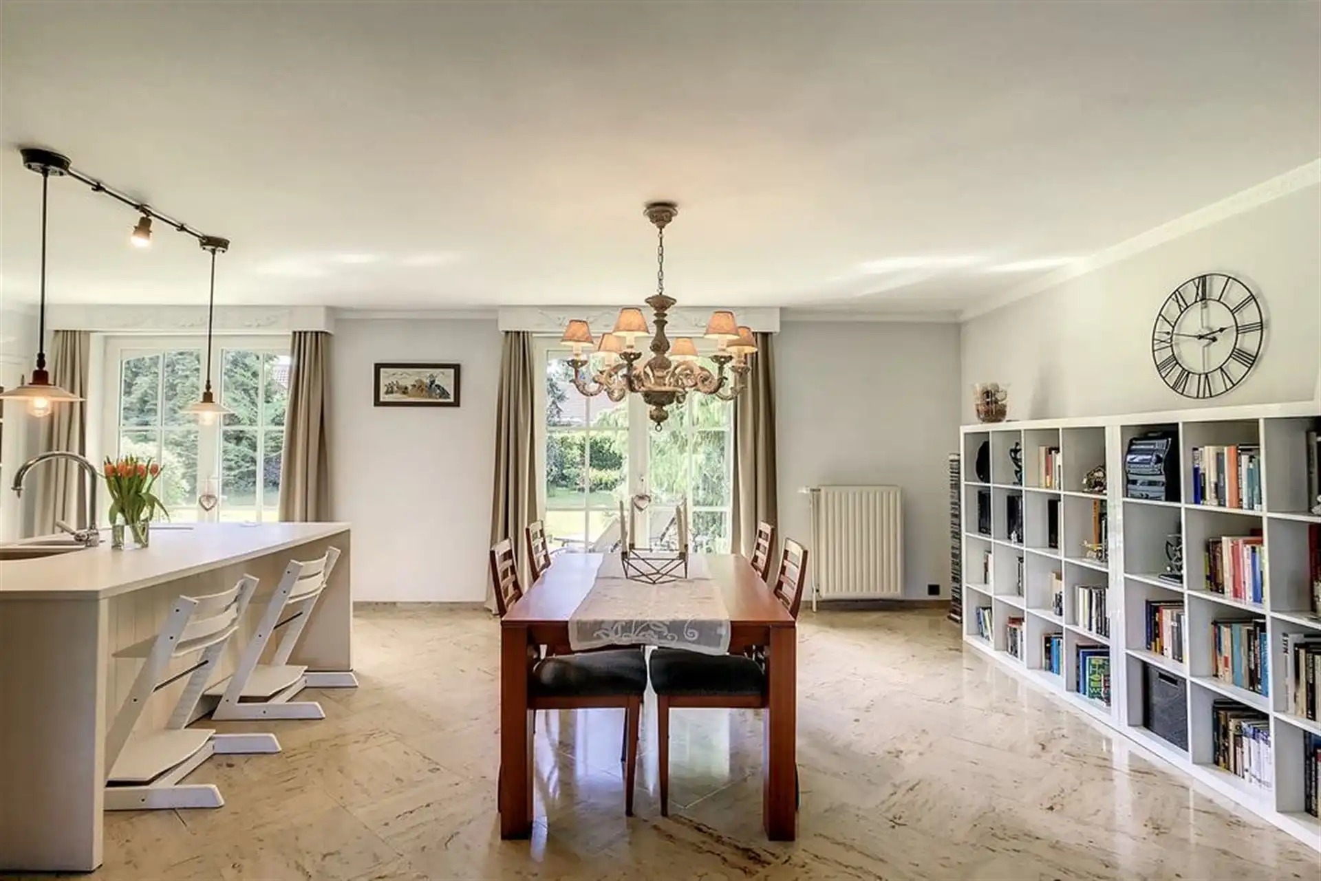 Charmante villa in residentiële omgeving met prachtig aangelegde tuin foto 5