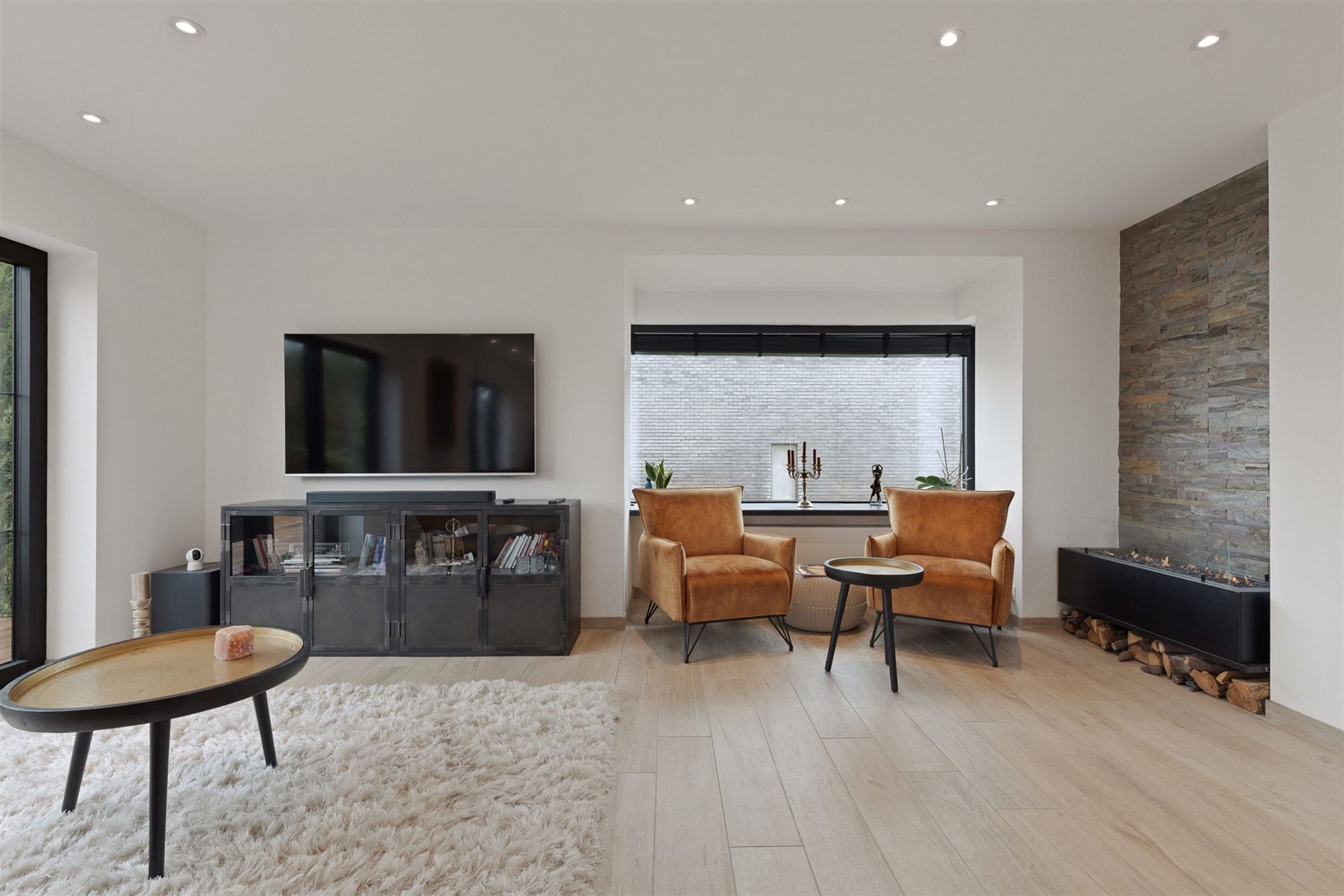 UITERST KNAP GERENOVEERDE WONING MET 3 SLAAPKAMERS GELEGEN OP EEN ZONNIG GEORIËNTEERD PERCEEL TE PAAL foto 6