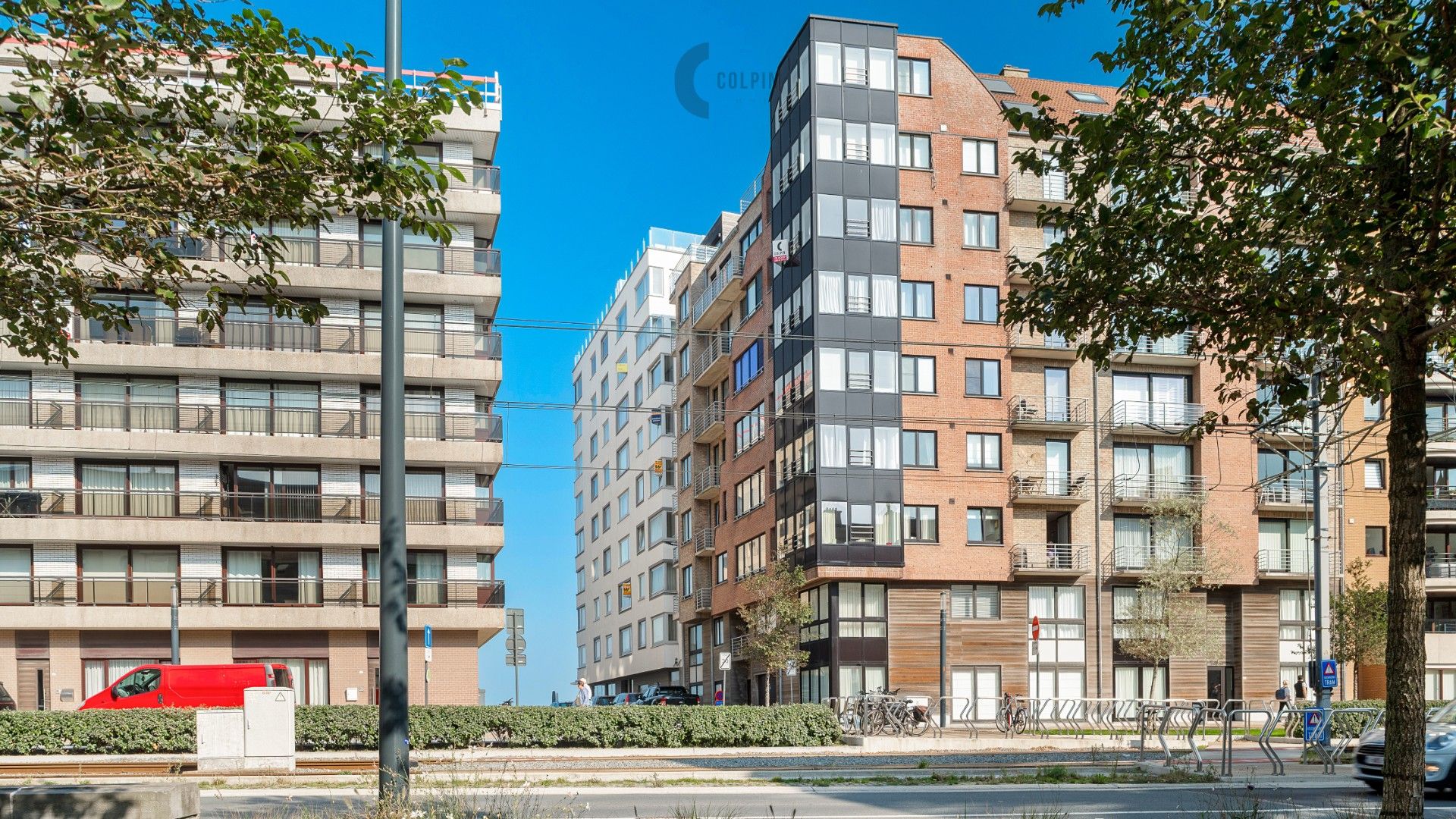 Lichtrijk hoekappartement vlakbij de Zeedijk in Heist foto {{pictureIndex}}