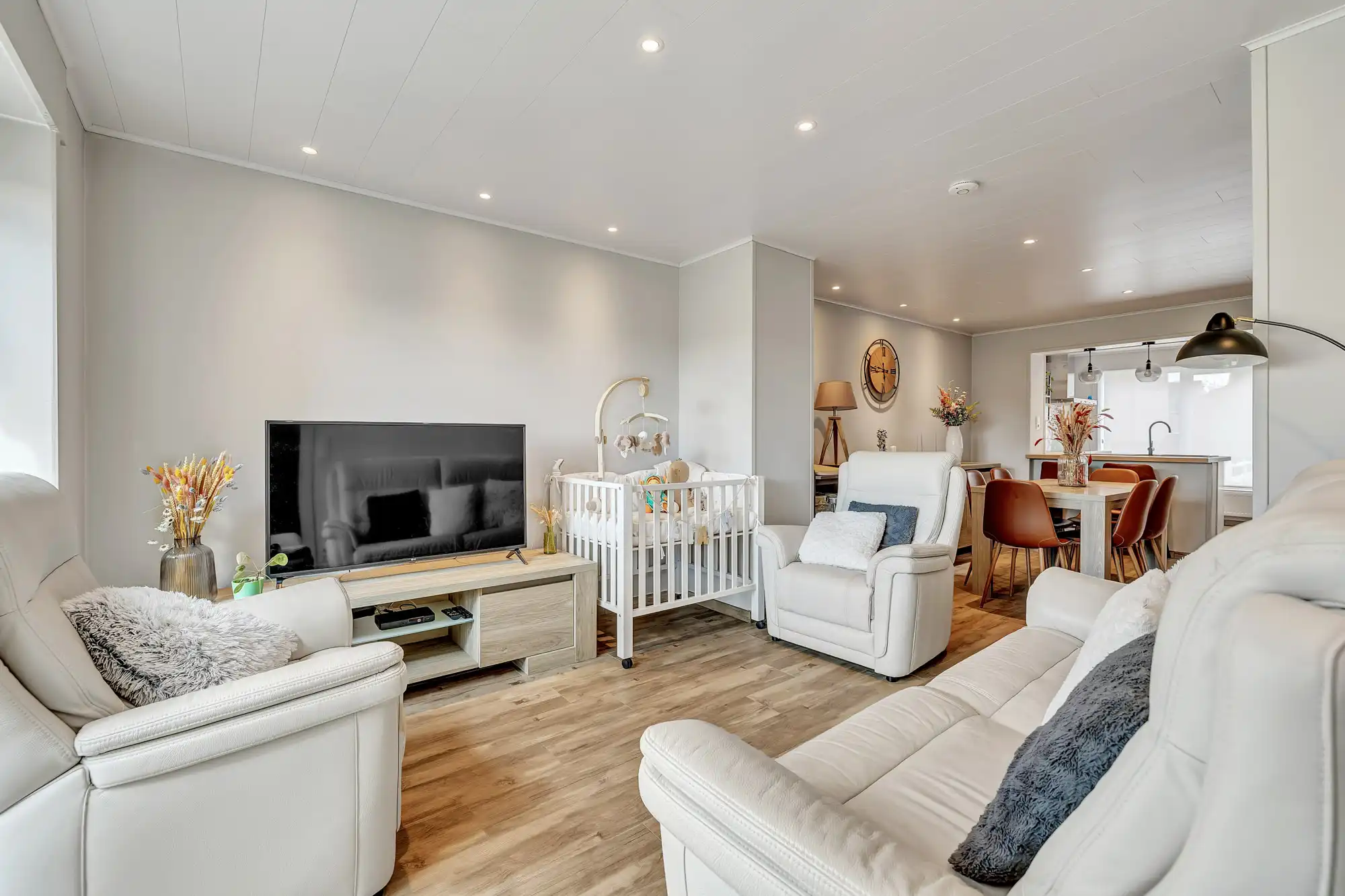 Gerenoveerde gezinswoning met 3 slaapkamers foto 2