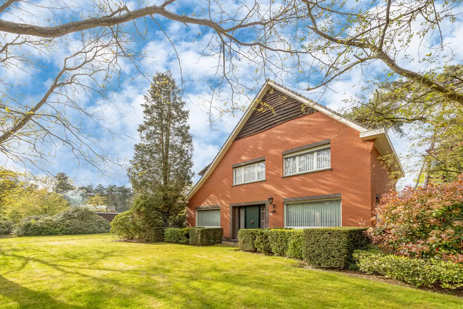 Hoofdfoto van de publicatie: Ruime woning op 1295m² 