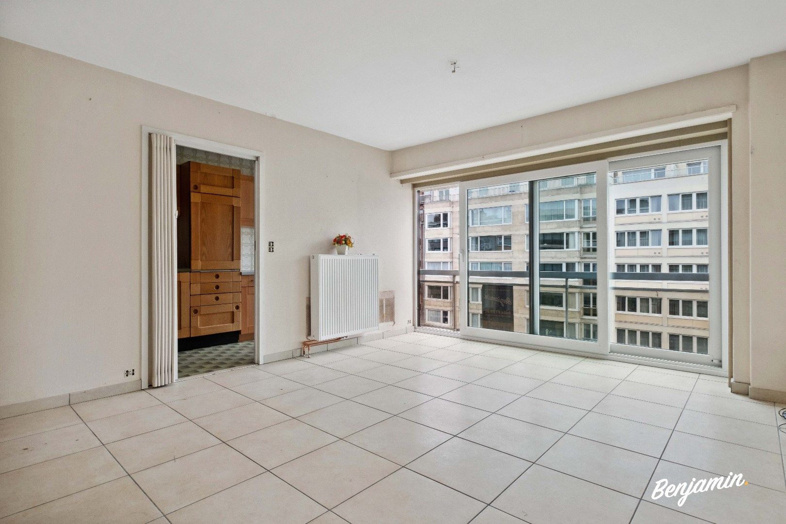 Instapklaar appartement met 2 slaapkamers, balkon en berging op centrale ligging in Oostende foto 2