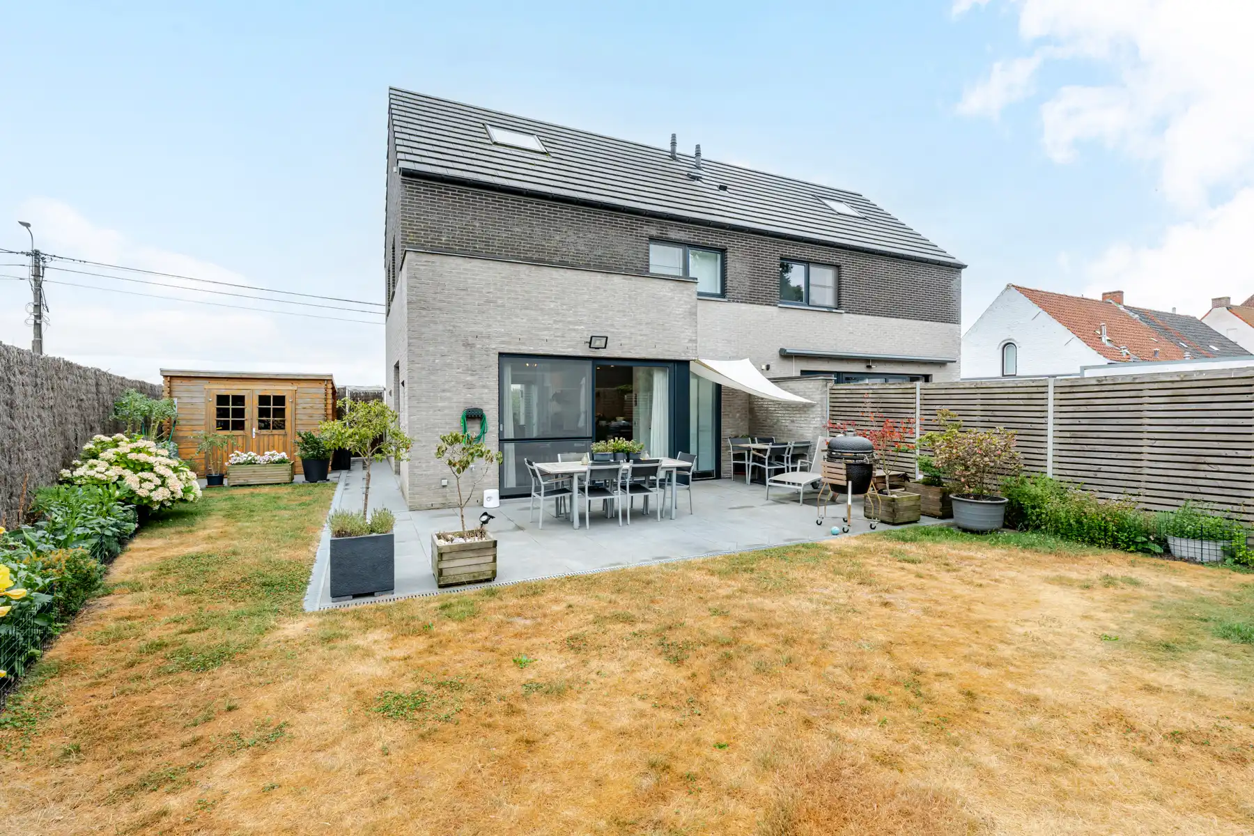 Gezellige recente halfopen bebouwing met tuin en staanplaatsen foto 8