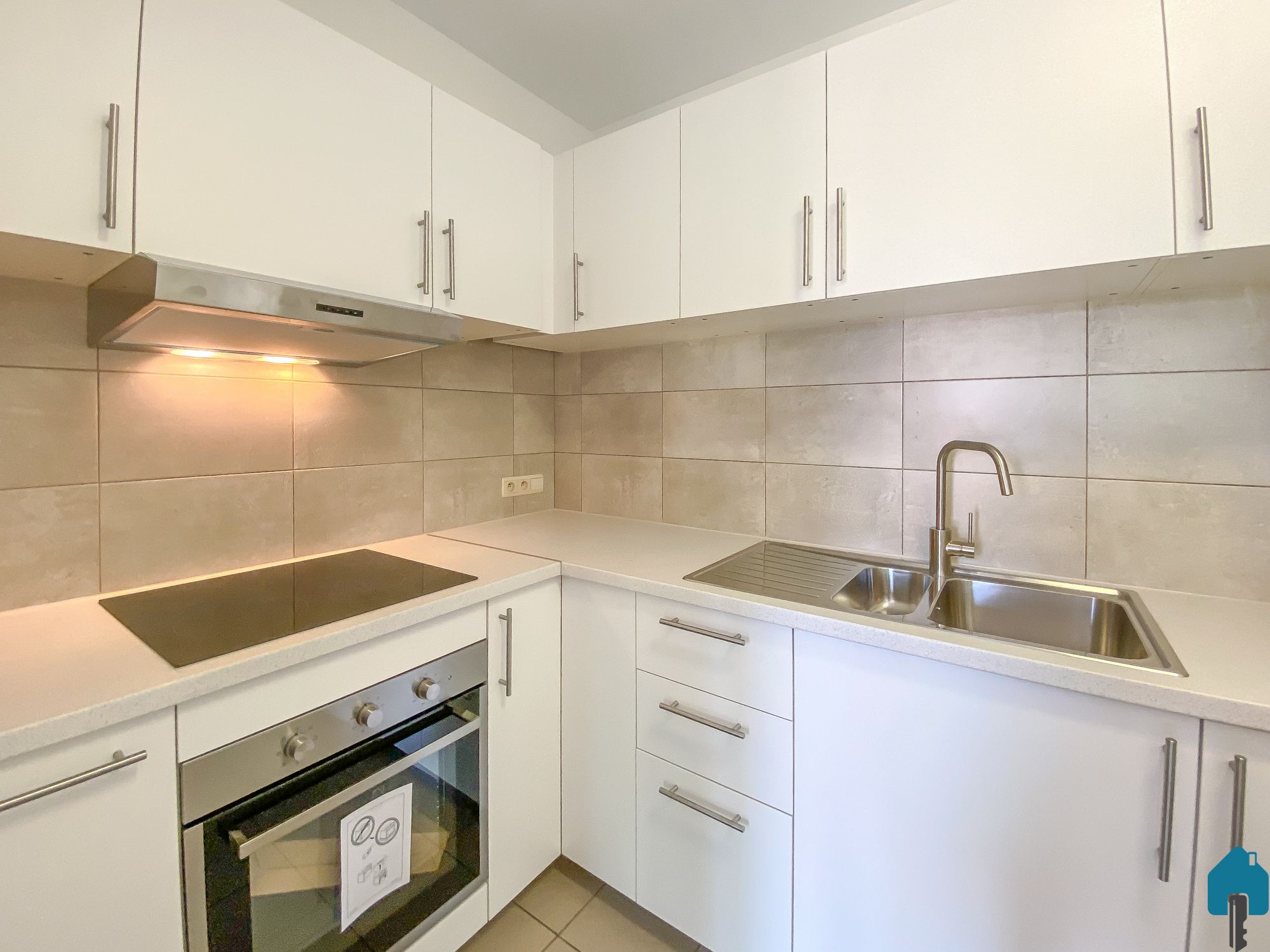 Ruime flat met autostaanplaats foto 8