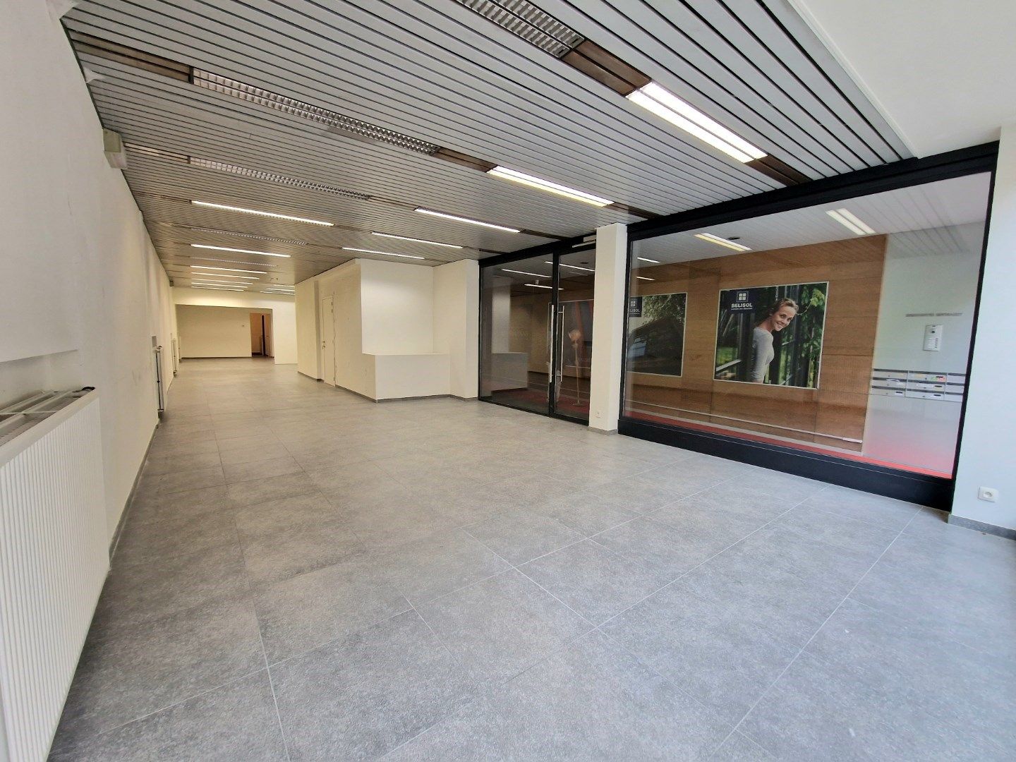 MODERNE WINKELRUIMTE VAN 129 M² IN CENTRUM IEPER foto 6