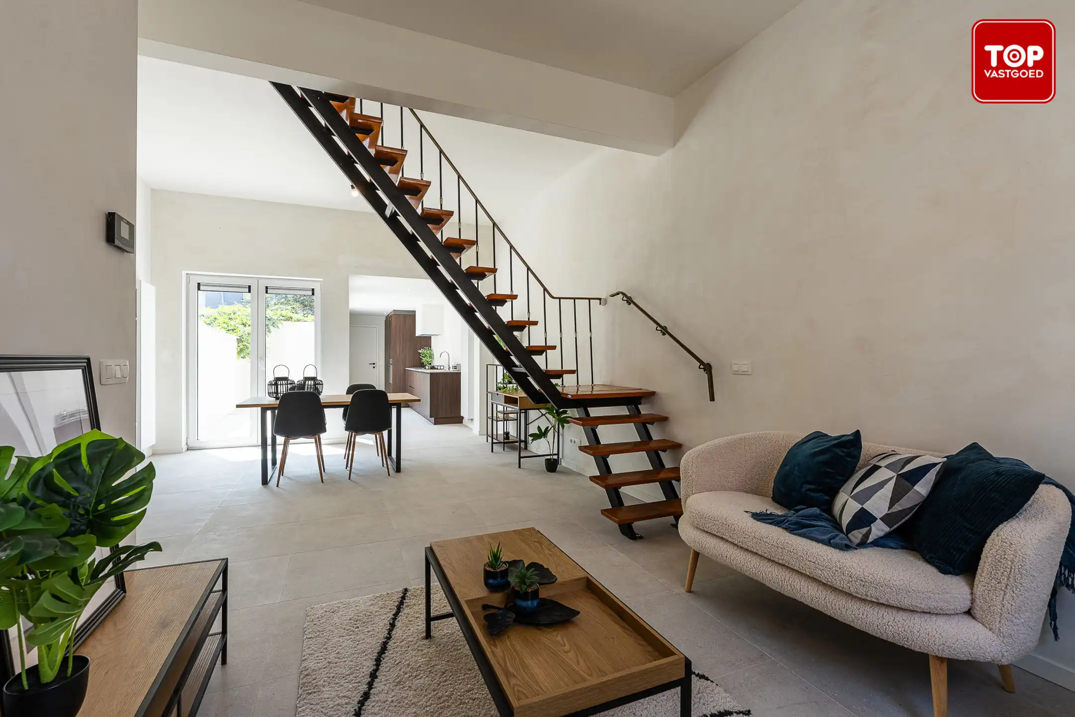 Instapklare, totaal gerenoveerde woning op toplocatie! foto 7