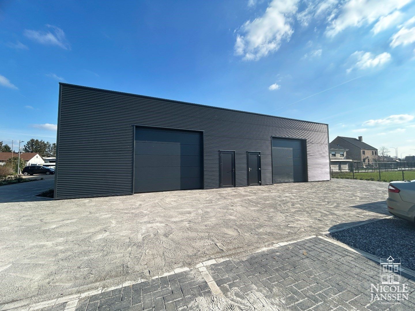 Vernieuwde instapklare loods van ca. 105m² op een vlot bereikbare locatie foto 2