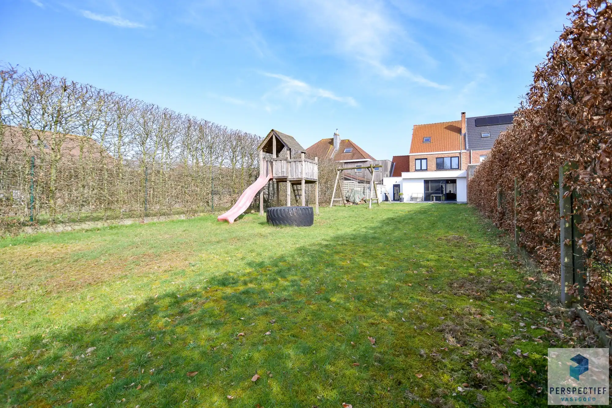 Ruime gerenoveerde woning met 4 slpk, grote tuin en garage foto 4