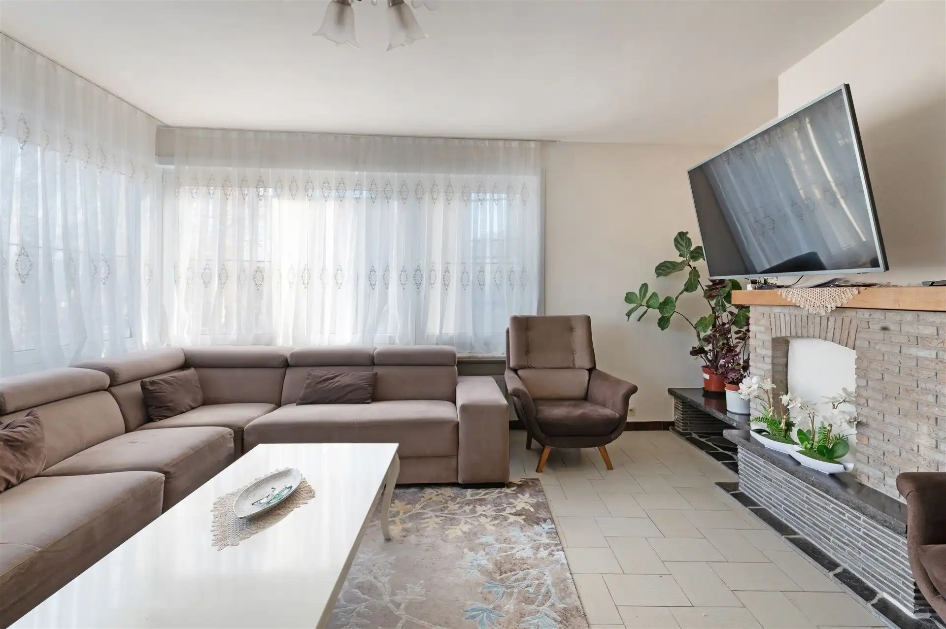 Instapklaar appartement nabij het centrum van Oudenaarde! foto {{pictureIndex}}