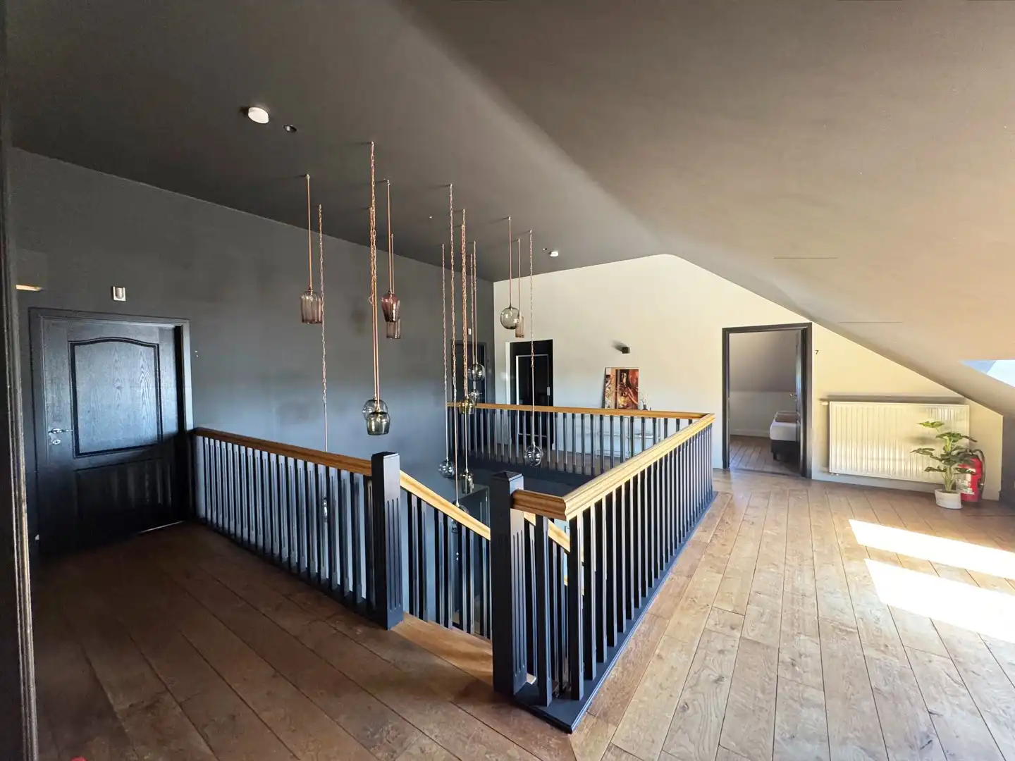 Unieke en ruime villa met 8 slaapkamers, lift, zonnepanelen en 10 parkeerplaatsen op riant perceel van 2.313 m² foto 22