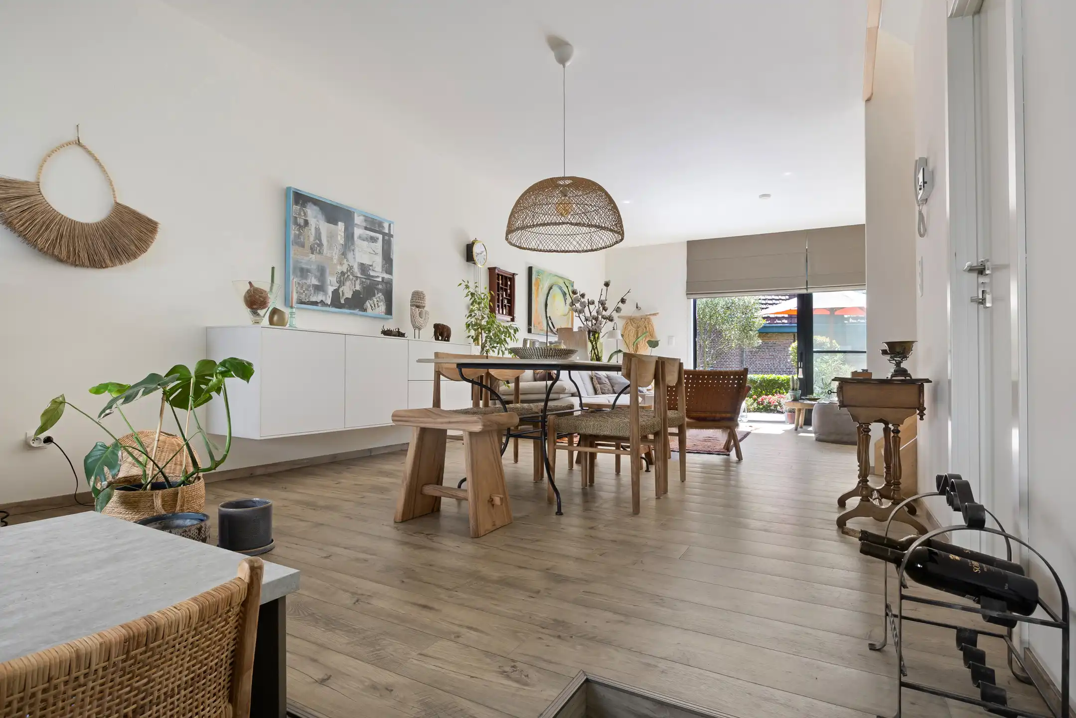 zeer verzorgde woning met 3 slaapkamers, groot terras en ondergrondse parkeerplaats foto 3