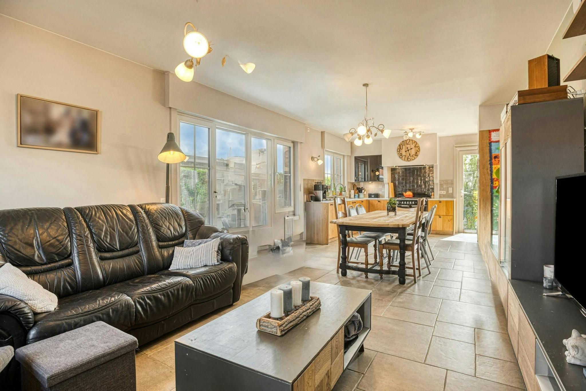 Gerenoveerde open woning met 4 slaapkamers in Kortemark! foto 2