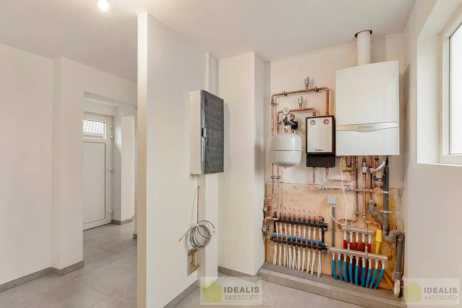 IDEALIS VASTGOED – Schitterend volledig vernieuwde woning met een heerlijke open leefruimte, luxe keuken, 3 ruime slaapkamers, twee badkamers én een ruime wasplaats! Dit heerlijke huis bevindt zich op een perceel van maar liefst 7a 94ca vlak bij het centrum van Eksel - EEN MUST VISIT! - foto 20