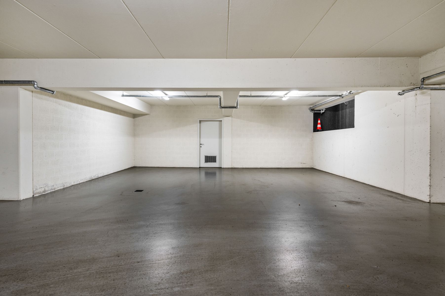 Luxe gelijkvloersapp. met ondergrondse parking en tuin. foto 31