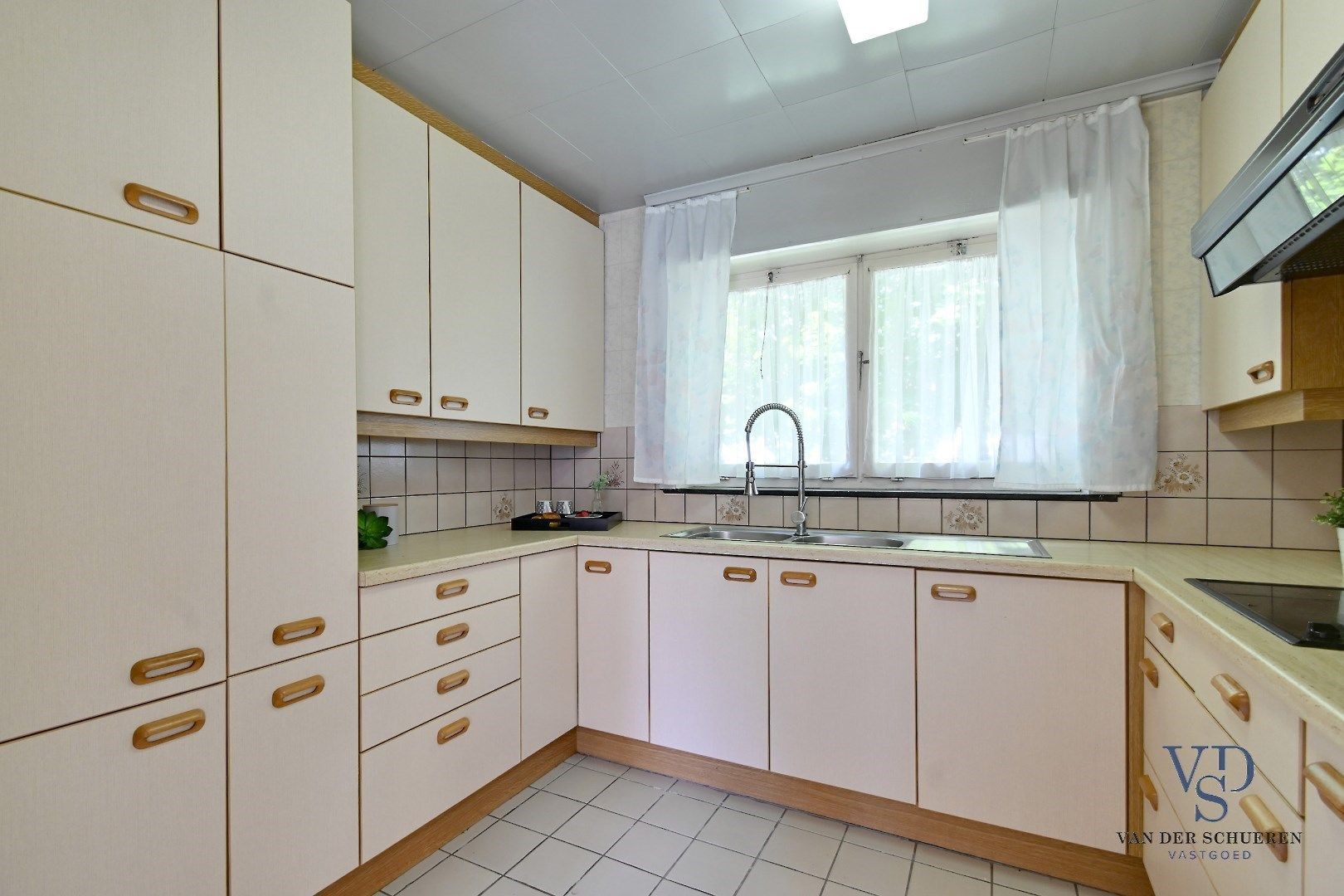 Degelijke eengezinswoning, landelijk gelegen  foto 13