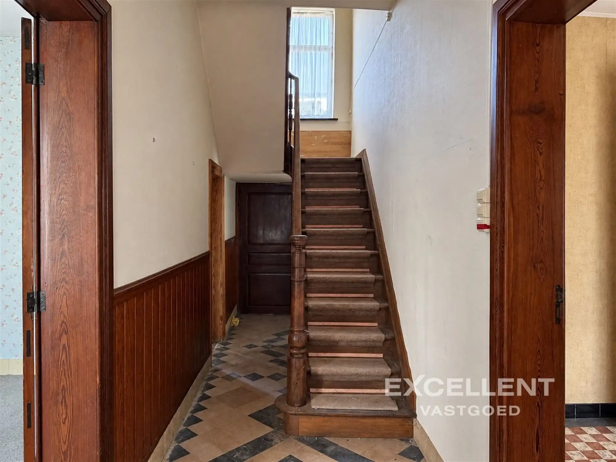 Woning met commerciële ruimte op uitzonderlijk perceel foto 5