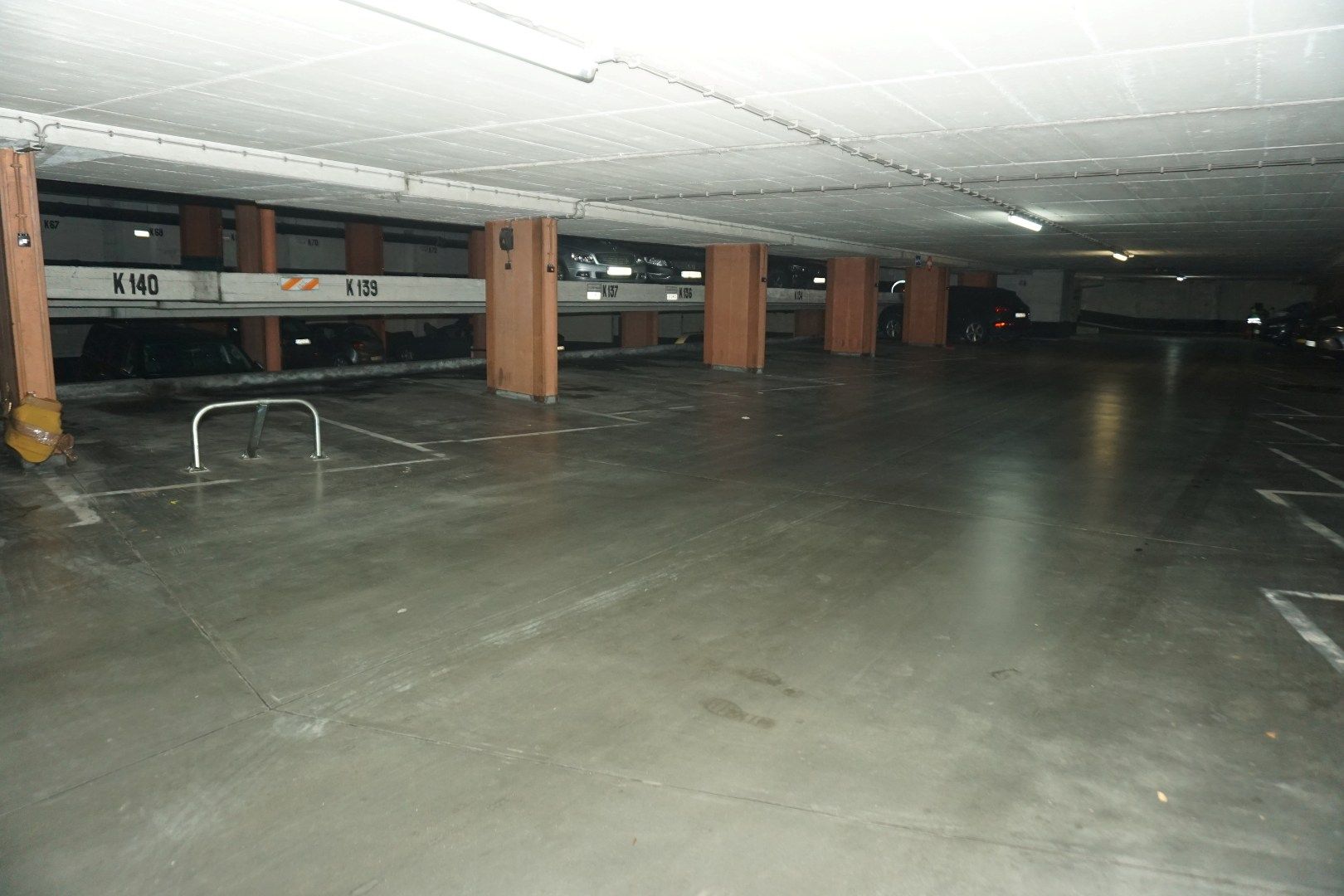 Autostaanplaats in parking Leopold foto 5