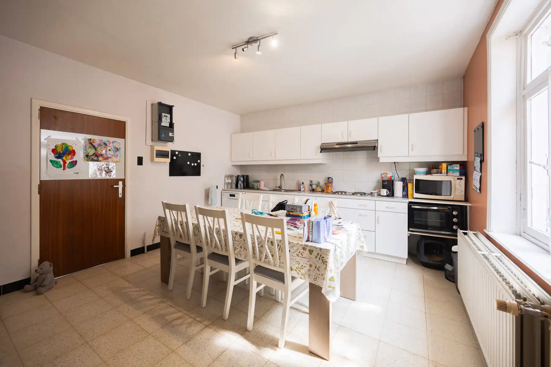 Prachtig groen gelegen renovatiewoning met prachtige tuin foto 9