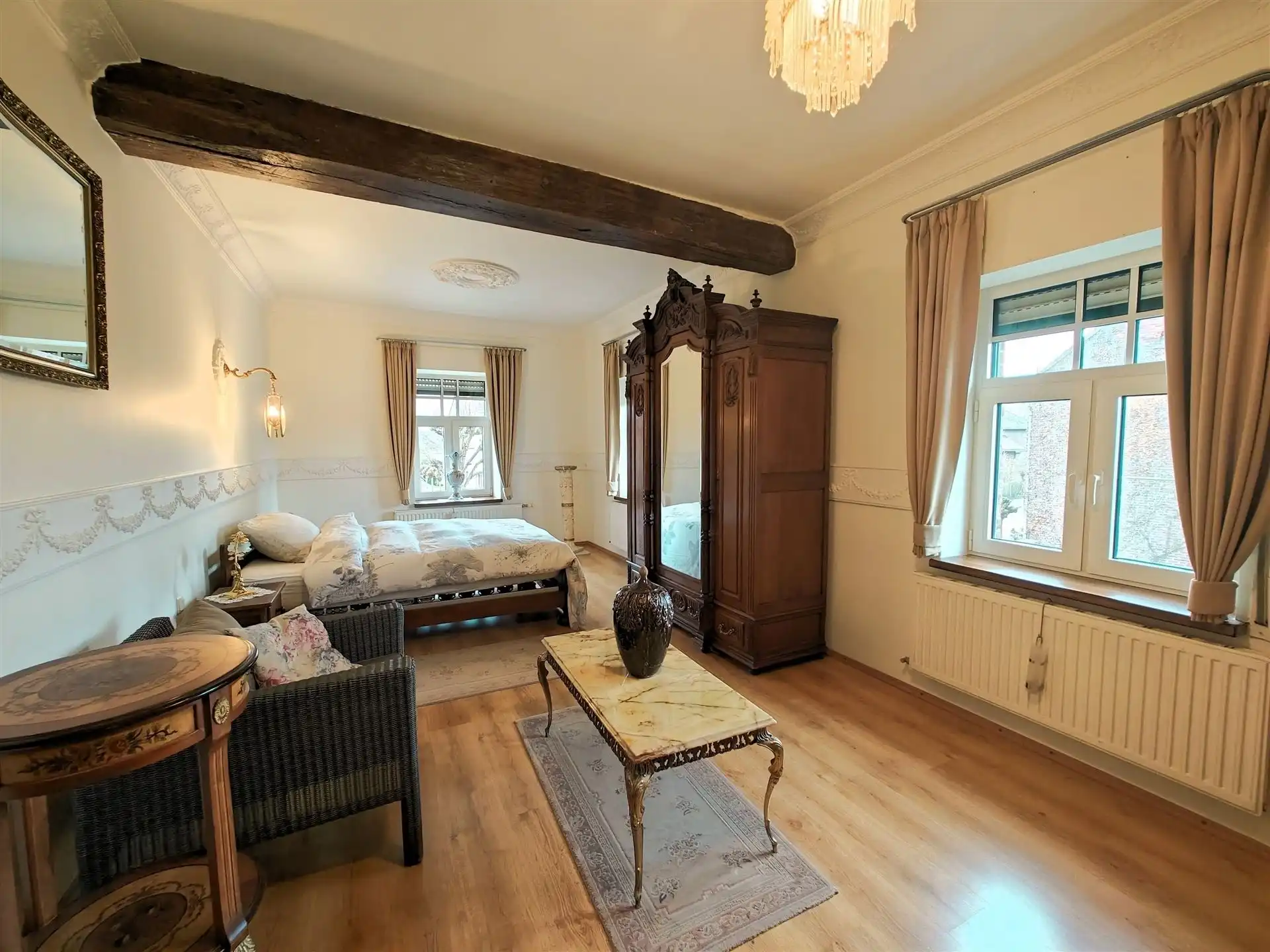 Ruim en karaktervol appartement van 190m² in het charmante Maasdorp Vucht! foto 9