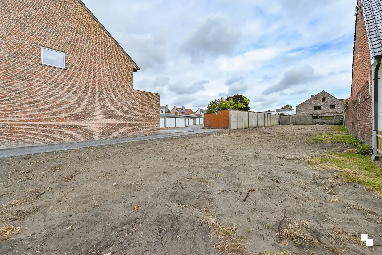 Bouwgrond zonder bouwverplichting van 551 m² voor halfopen bebouwing te Emelgem foto 4