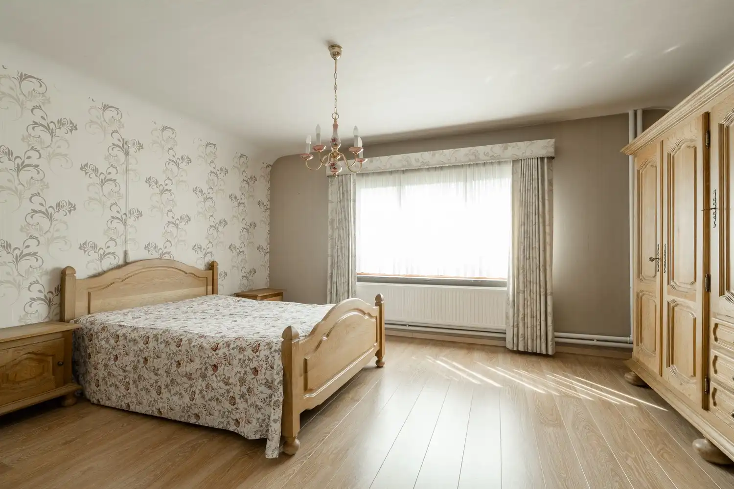Charmante op te frissen woning van 187 m² op een toplocatie in Pelt! foto 24