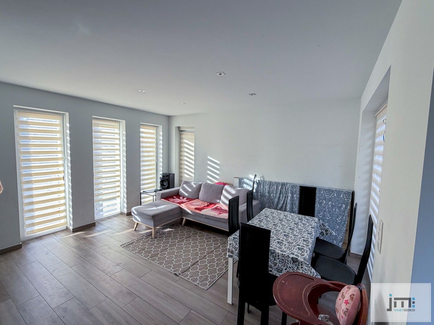 Recente woning met 3 slaapkamers en carport foto 2