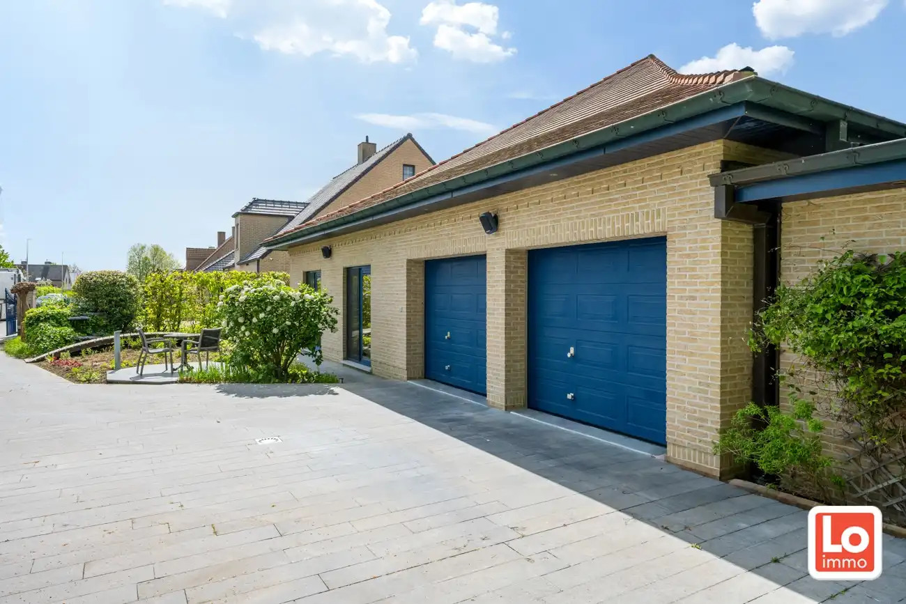 Instap klare open woning met inpandige dubbele garage én zwembad op een rustige locatie nabij het centrum van Zaffelare! foto 36