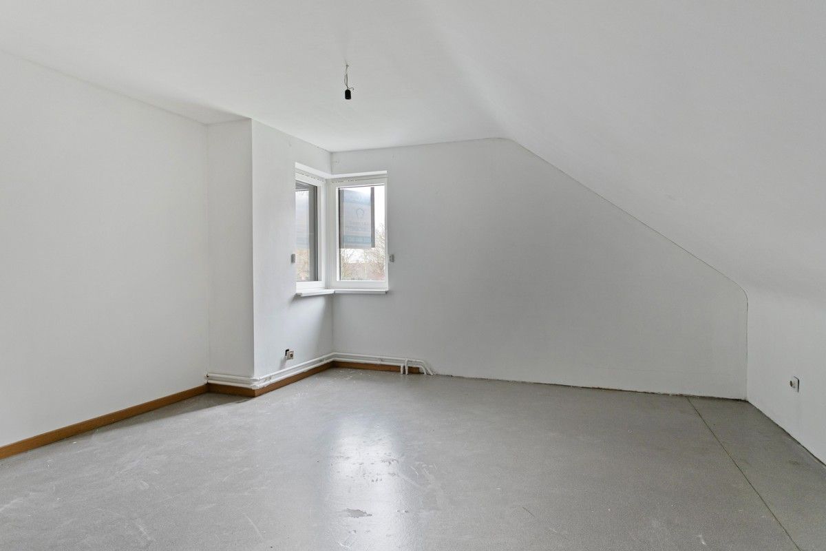 Ruime woning met thuiskantoor te Lendelede foto 14