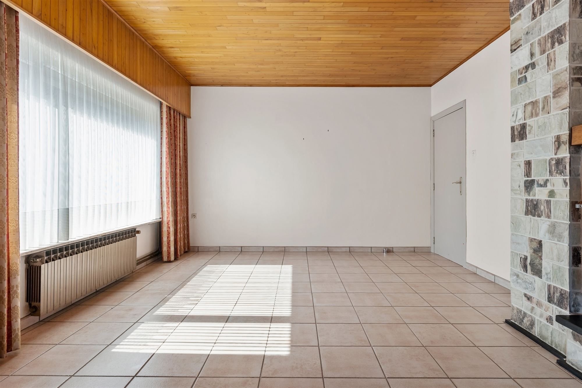 GOED ONDERHOUDEN GELIJKVLOERSE WONING MET 3 SLAAPKAMERS RUSTIG GELEGEN TE STAL foto 9