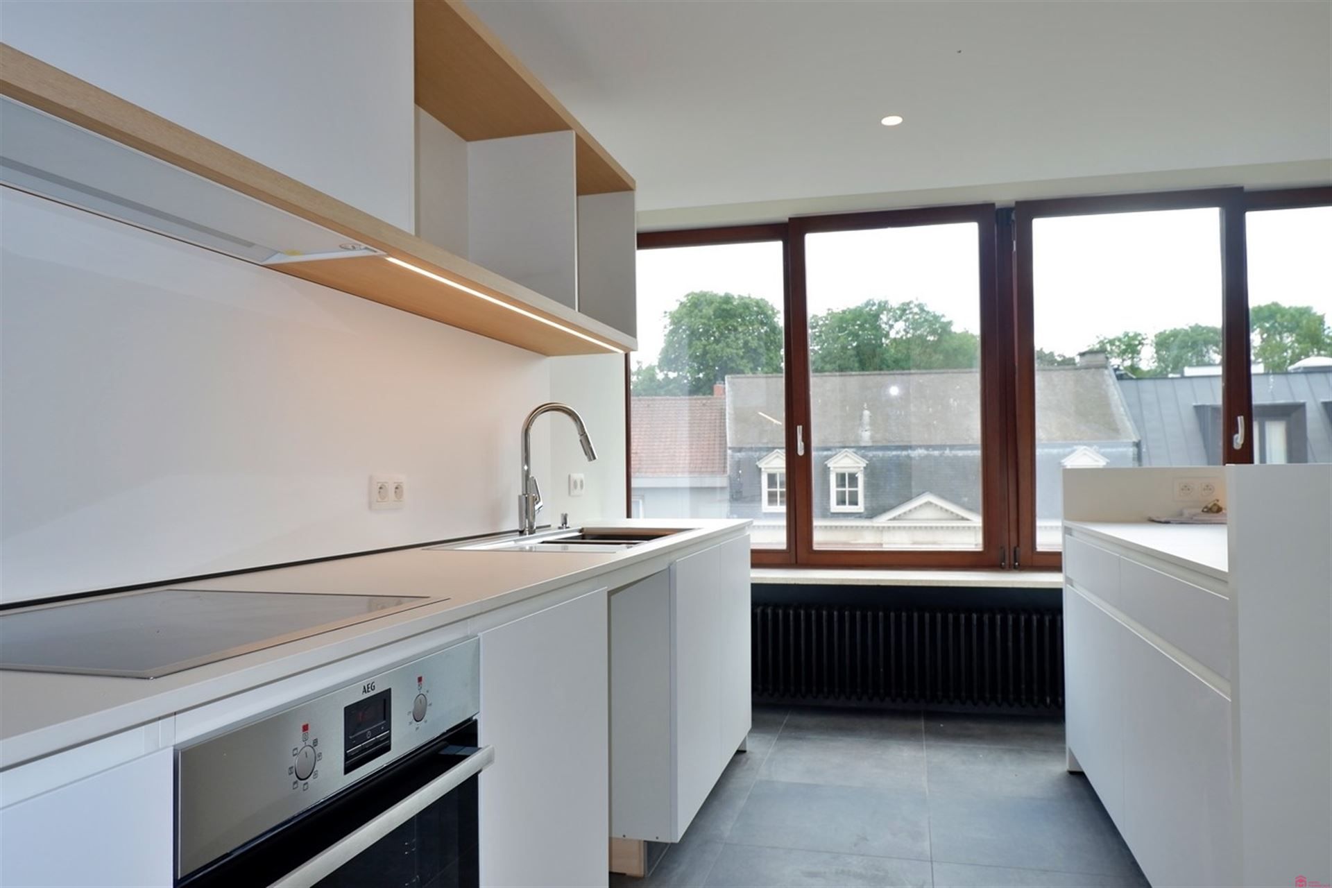 Groot, recent vernieuwd appartement foto 5