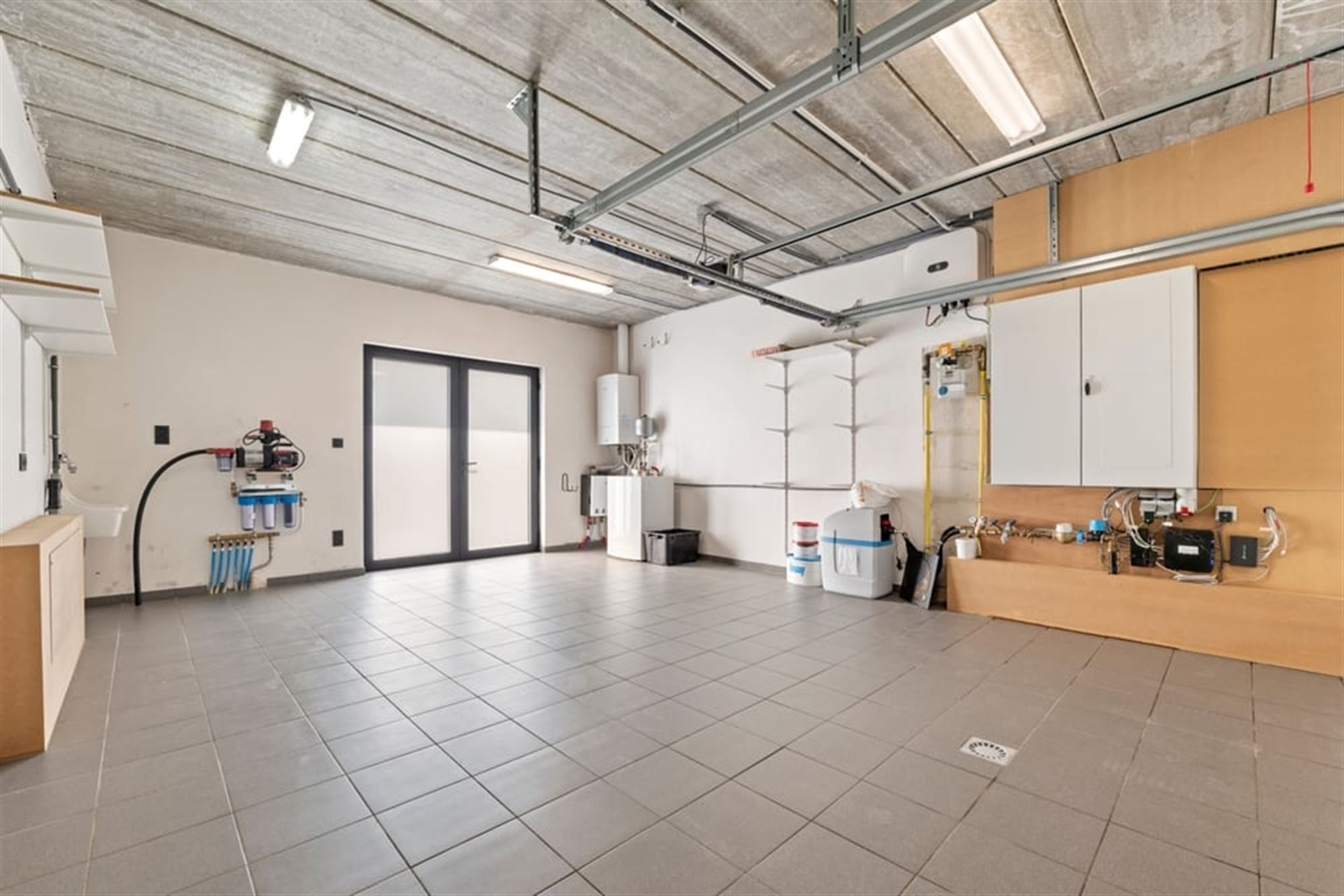 KNAPPE VOLLEDIG GERENOVEERDE WONING MET RUIME GARAGE IN SINT-TRUIDEN  foto 18