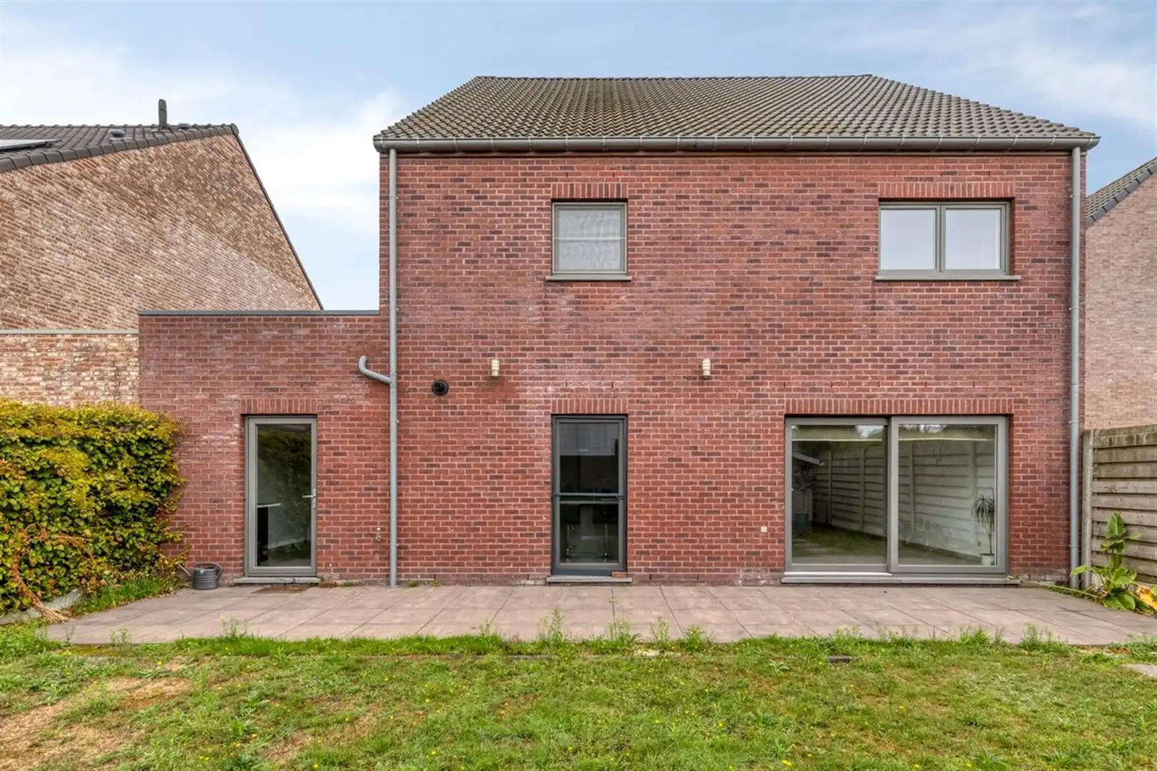 Uitzonderlijk ruime en toekomstgerichte woning met een indrukwekkende 358m² bewoonbare opp. EPC-label A. Residentiële woonwijk met winkels, scholen, horeca en andere voorzieningen vlakbij. foto 33