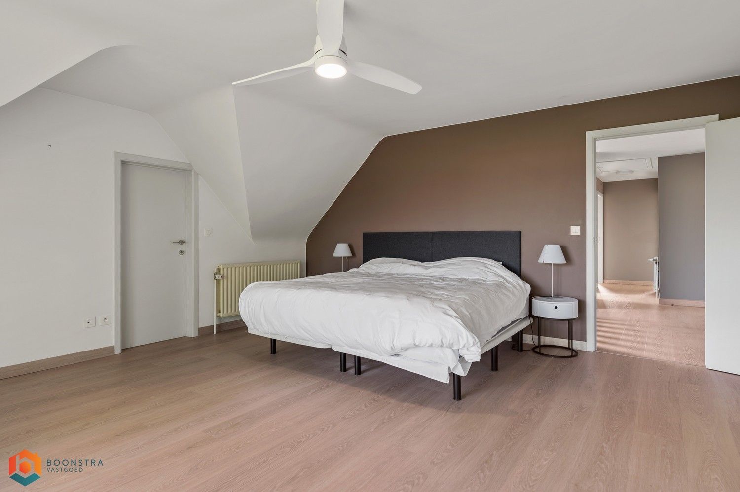 Stijlvolle villa met prachtige tuin, 3 slaapkamers en mogelijkheid tot vrij beroep foto 17