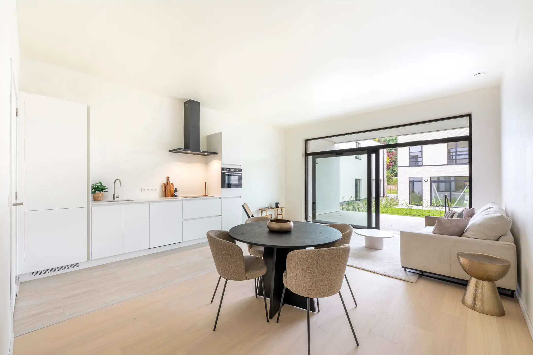 Prachtig nieuwbouw 3 slaapkamer appartement met tuin in hartje Sinaai foto 2