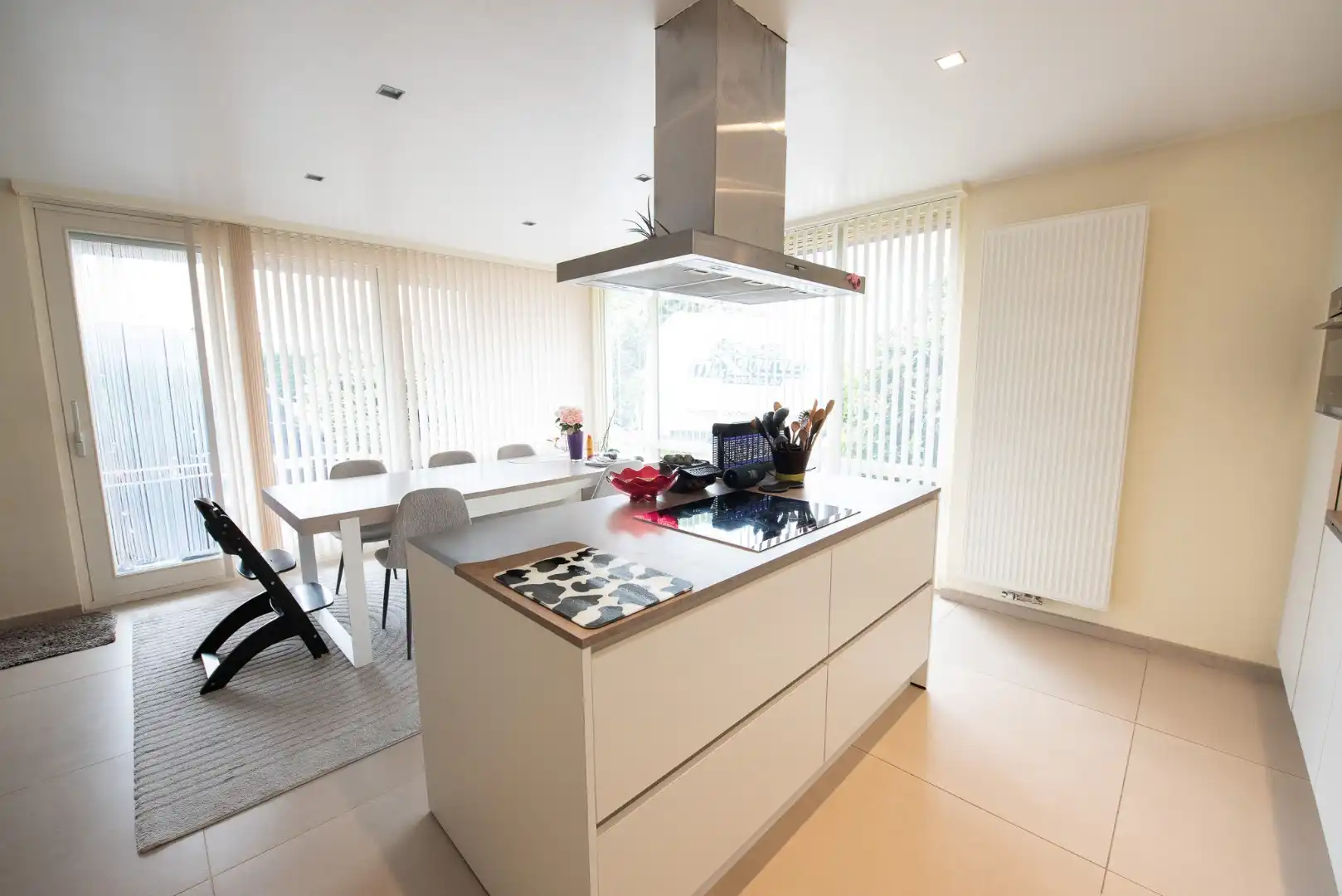 Charmante, halfopen bebouwing op 978 m² te koop in Zulte! foto 4