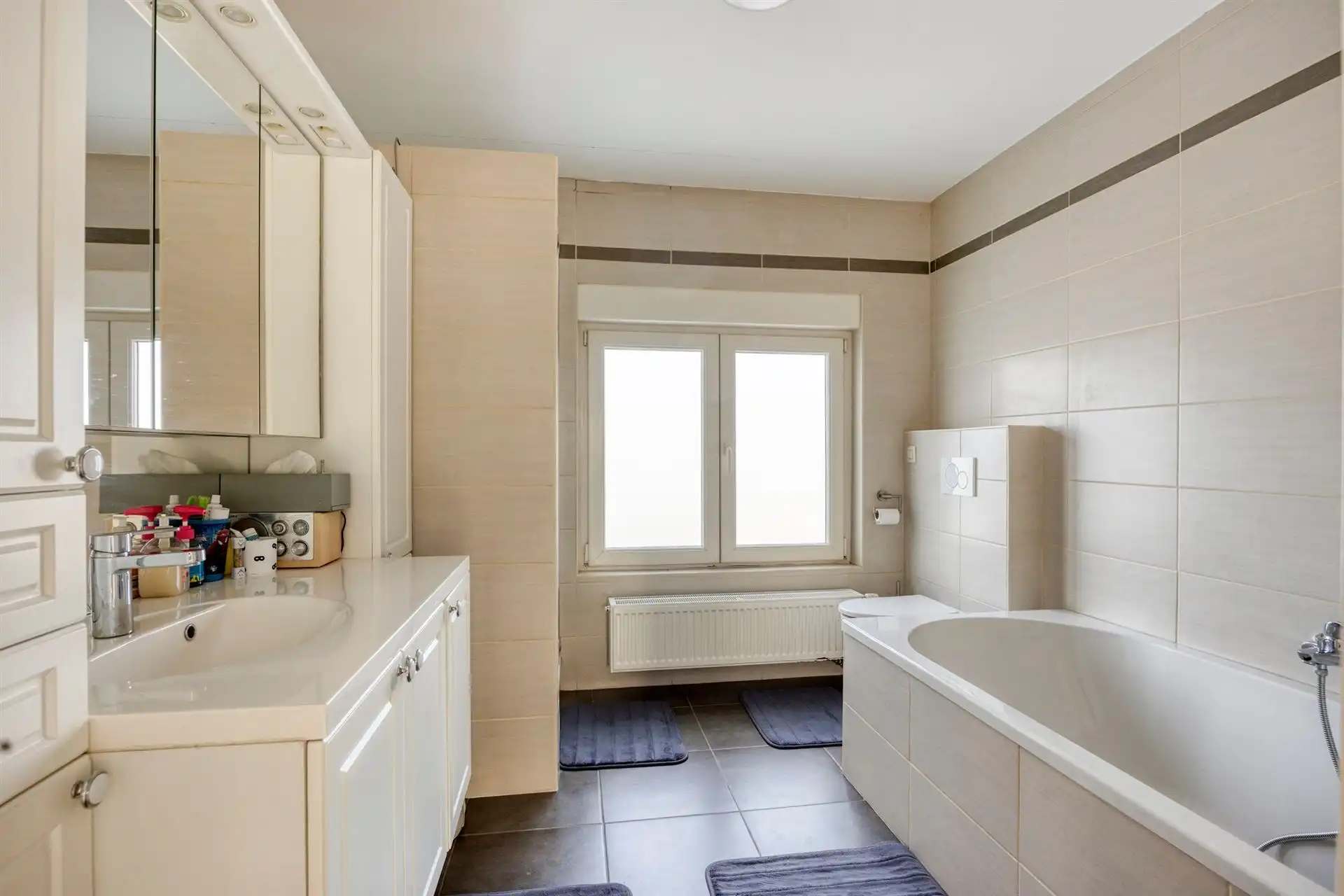 Instapklare woning met 2/3 slpk's in doodlopende straat! foto 13