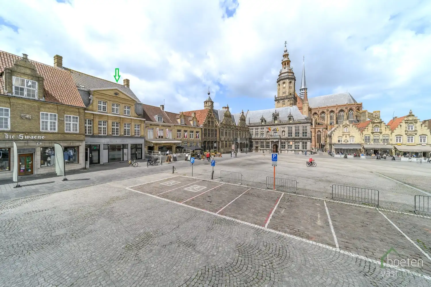 Veurne: Imposant multifunctioneel gebouw op toplocatie op de historische Grote Markt van Veurne foto 24