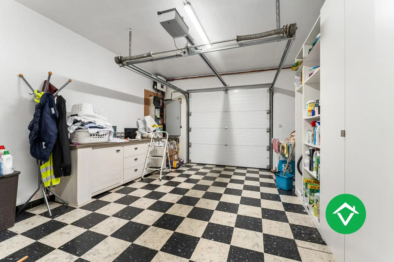 Ruime, instapklare woning met 5 slaapkamers, tuin en garage te Roeselare foto 12