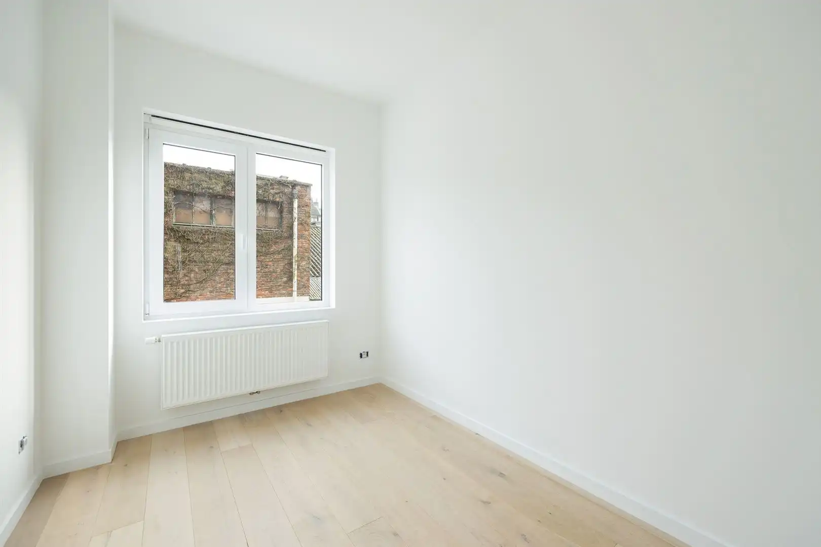 Ruim en licht 2-slaapkamerappartement met dakterras foto 22