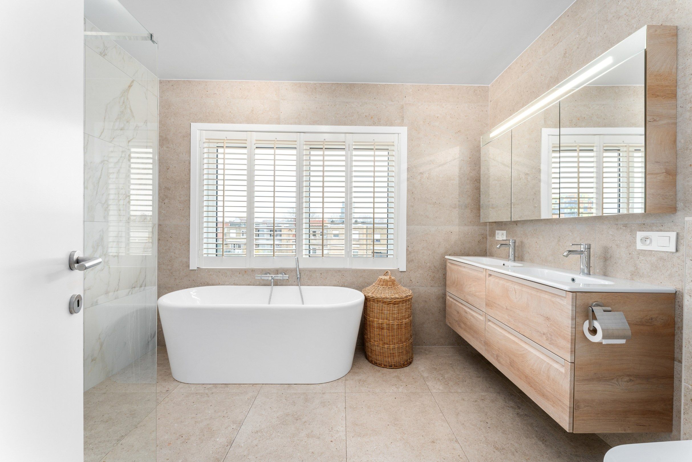 Ruime woning met garage en fantastische tuin te Heist-Aan-Zee. foto 11