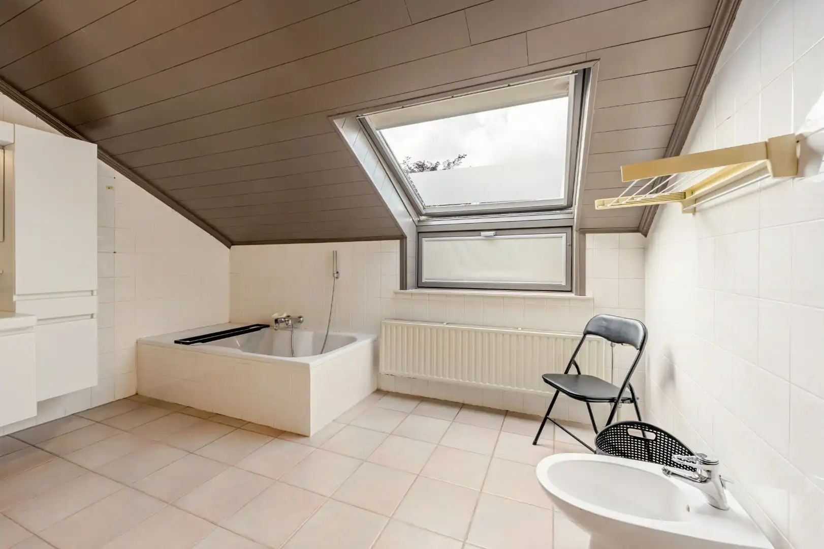 Wonen en werken combineren op toplocatie te Ichtegem - handelswoning met ruime woonst, tuin en garage foto 16