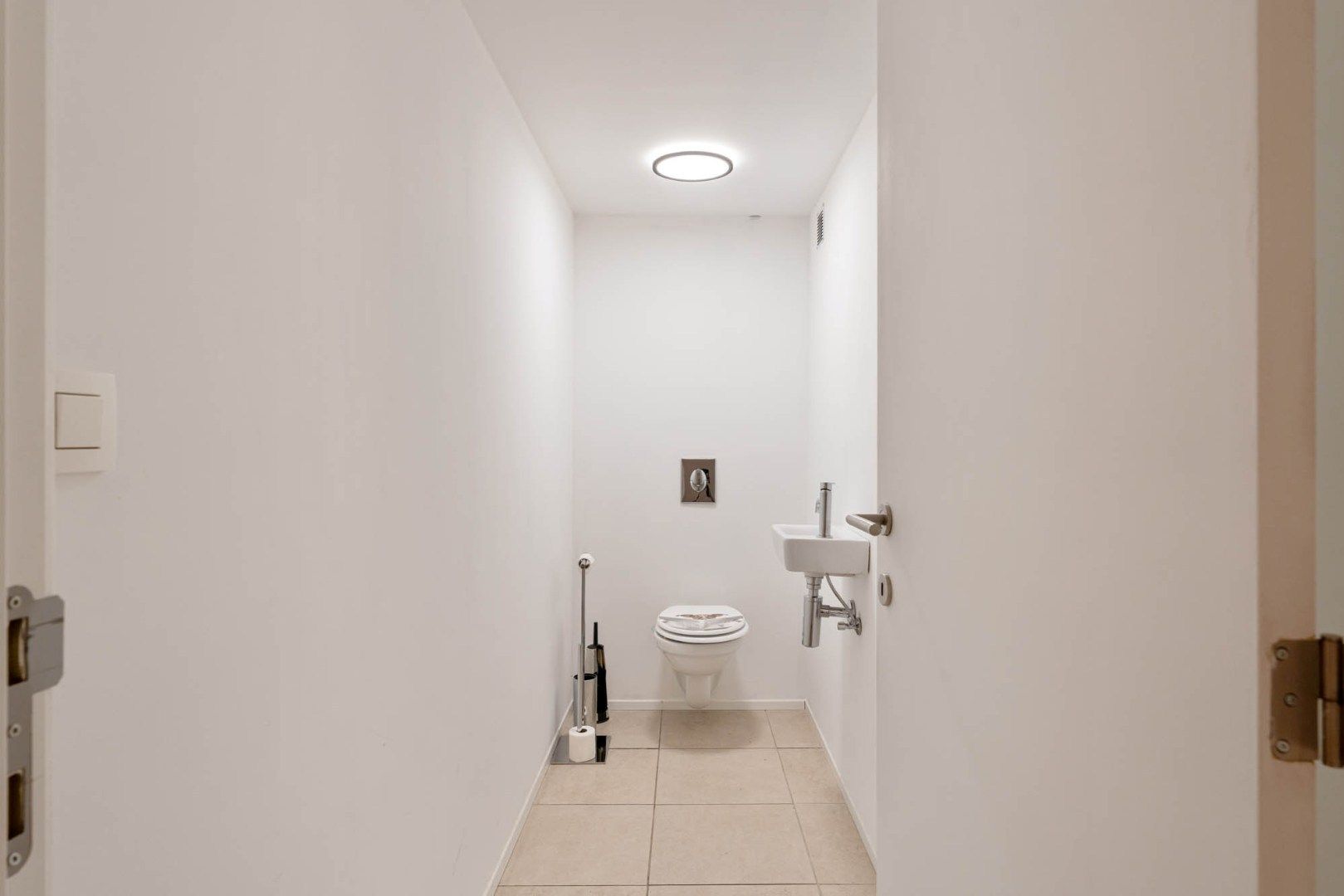 Ruim, zeer energiezuinig kantoor in het centrum van Neeroeteren met diverse mogelijkheden!   foto 27