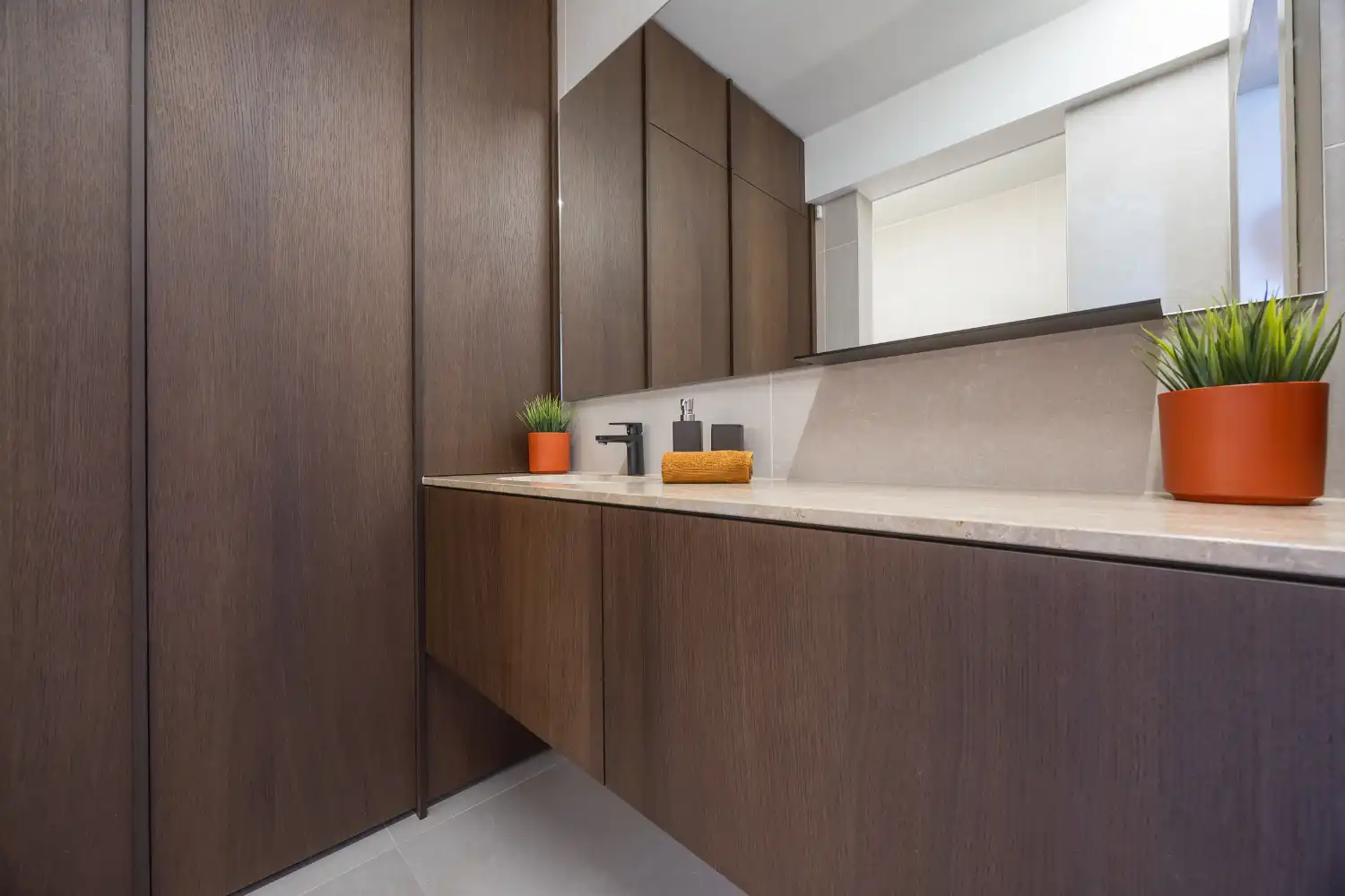 Gerenoveerd twee slaapkamer appartement met open zicht foto 15