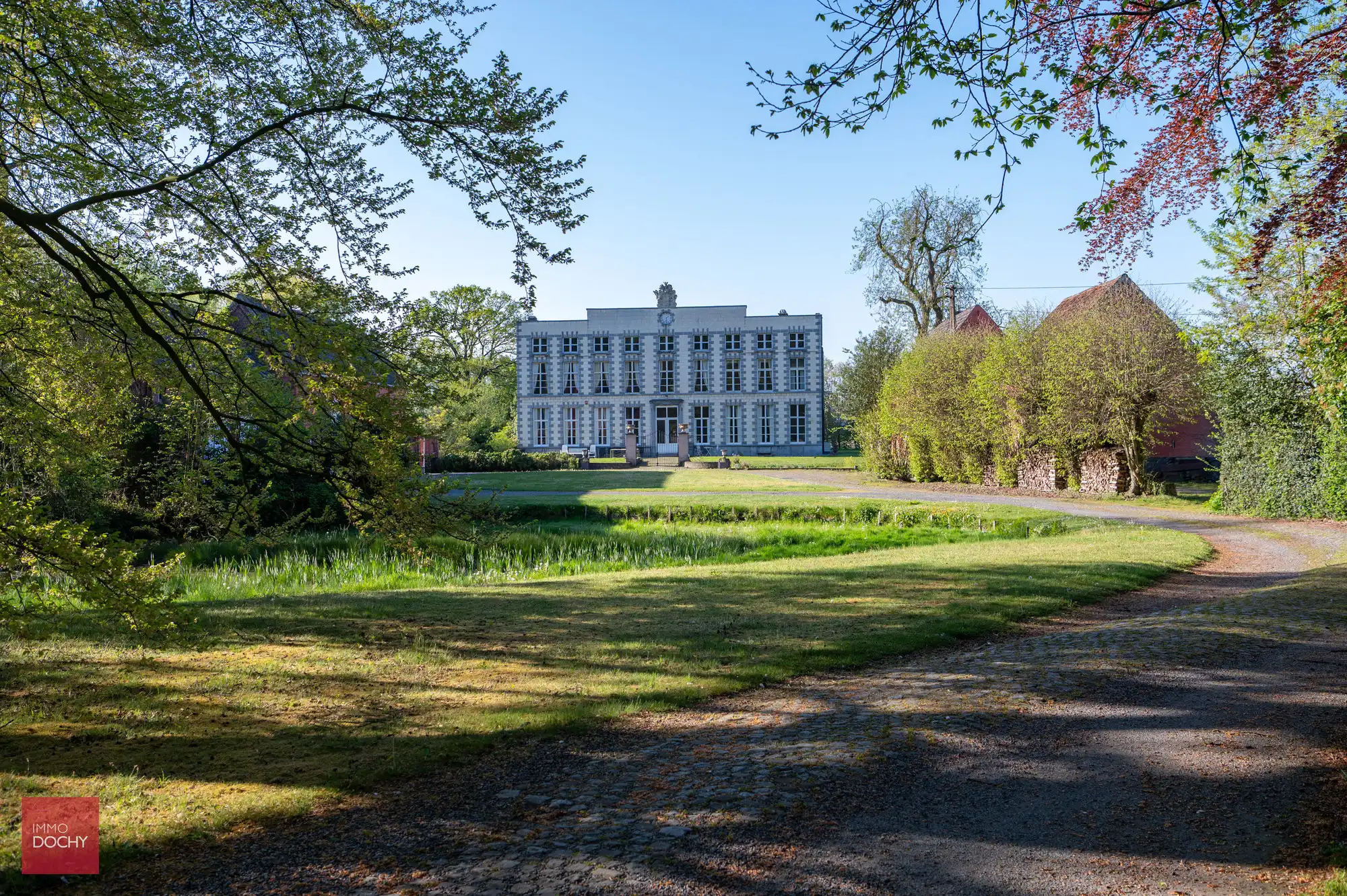 Omwald kasteeldomein op ca. 4,4ha foto 2