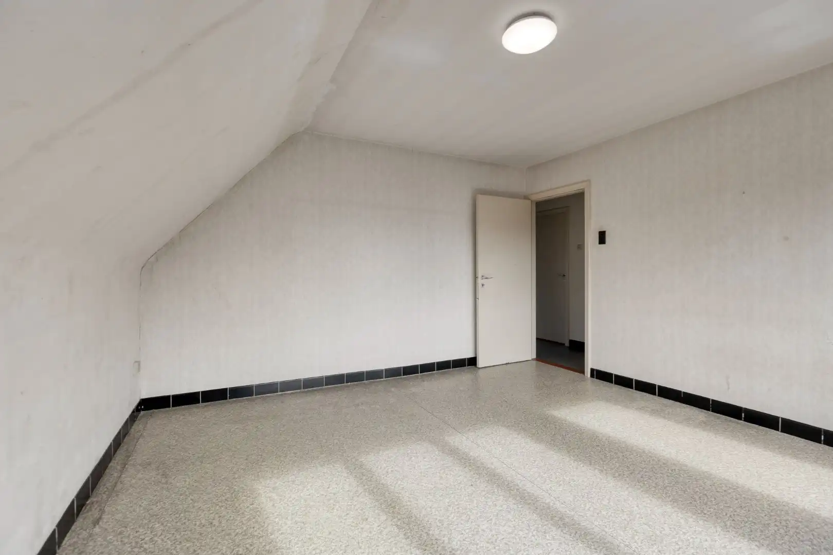 Gunstig gelegen woning met oa 3 slpks op een mooi perceel van 742 m². foto 18