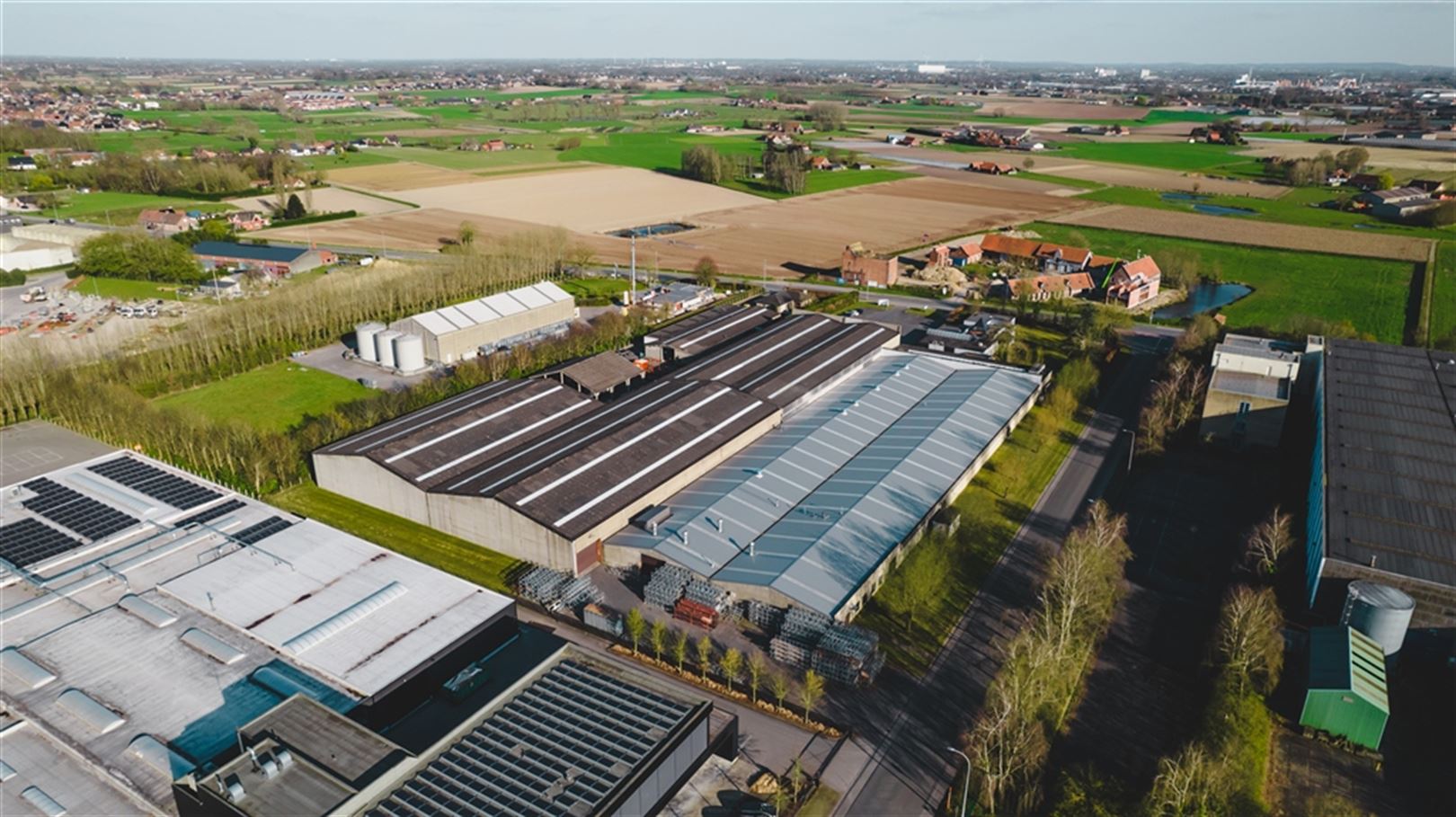 Multifuncitoneel bedrijfsgebouw foto 4