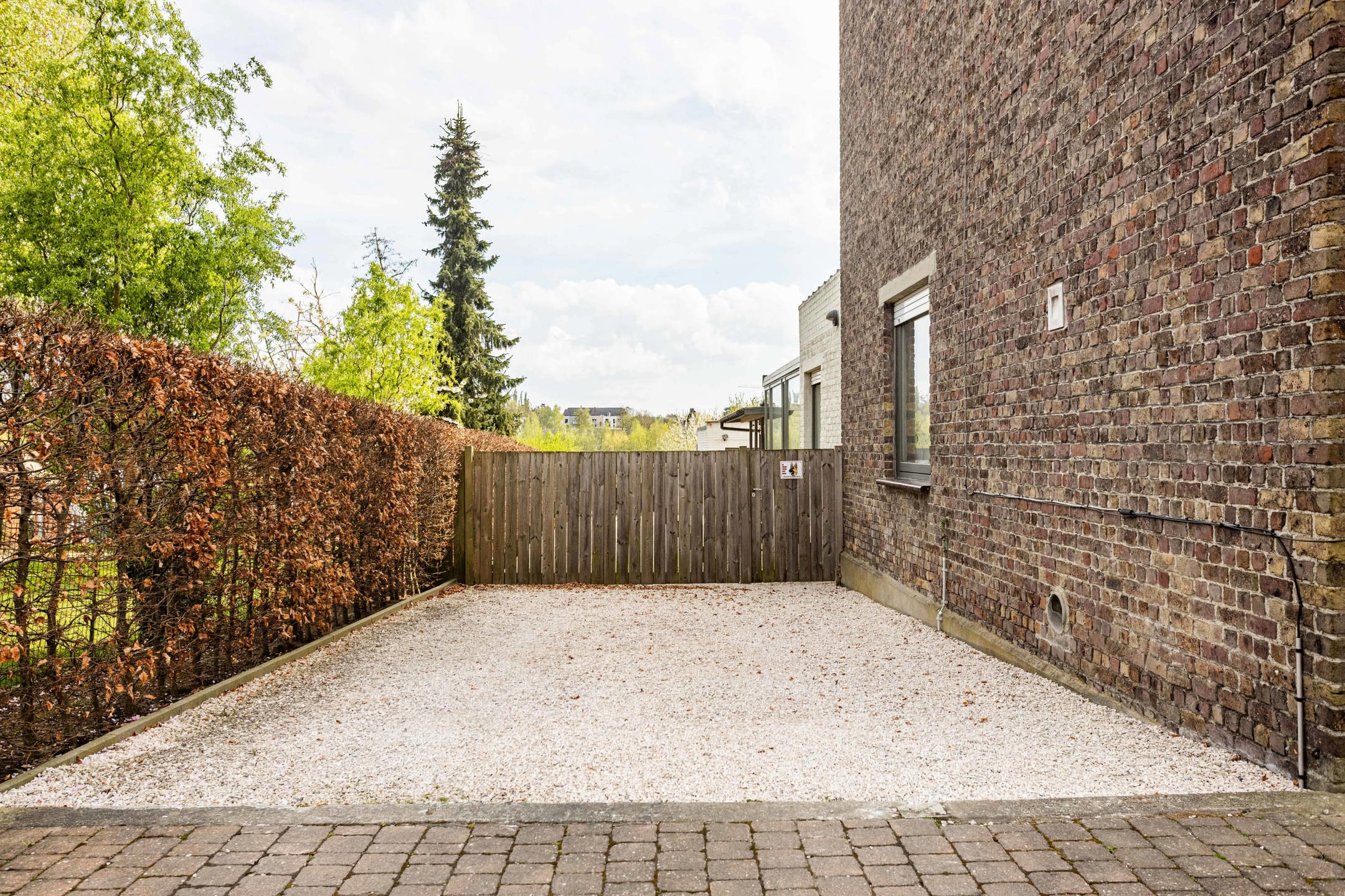 Gunstig gelegen halfopen bebouwing met grote tuin. foto 18