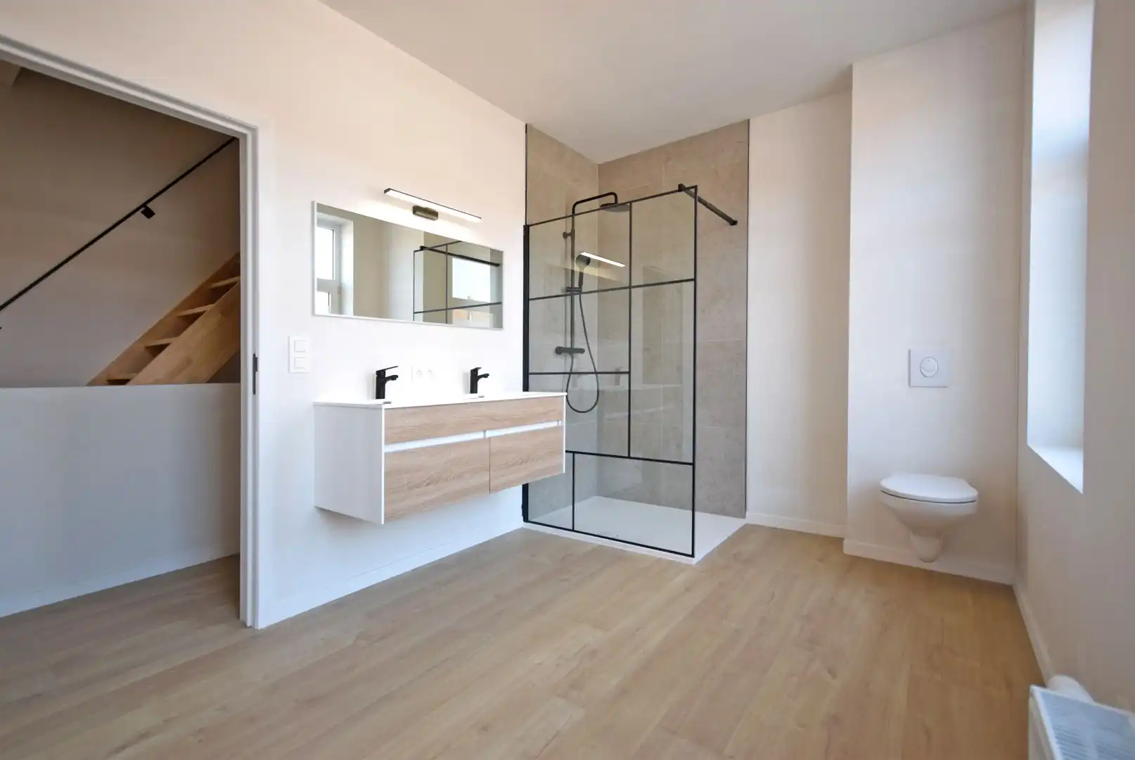 STIJLVOL VOLLEDIG GERENOVEERDE WONING MET STADSTUIN NABIJ HET CENTRUM VAN ROESELARE foto 8