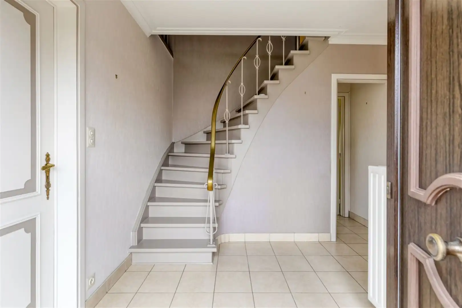 Statige te renoveren woning in deelgemeente Eine foto 2